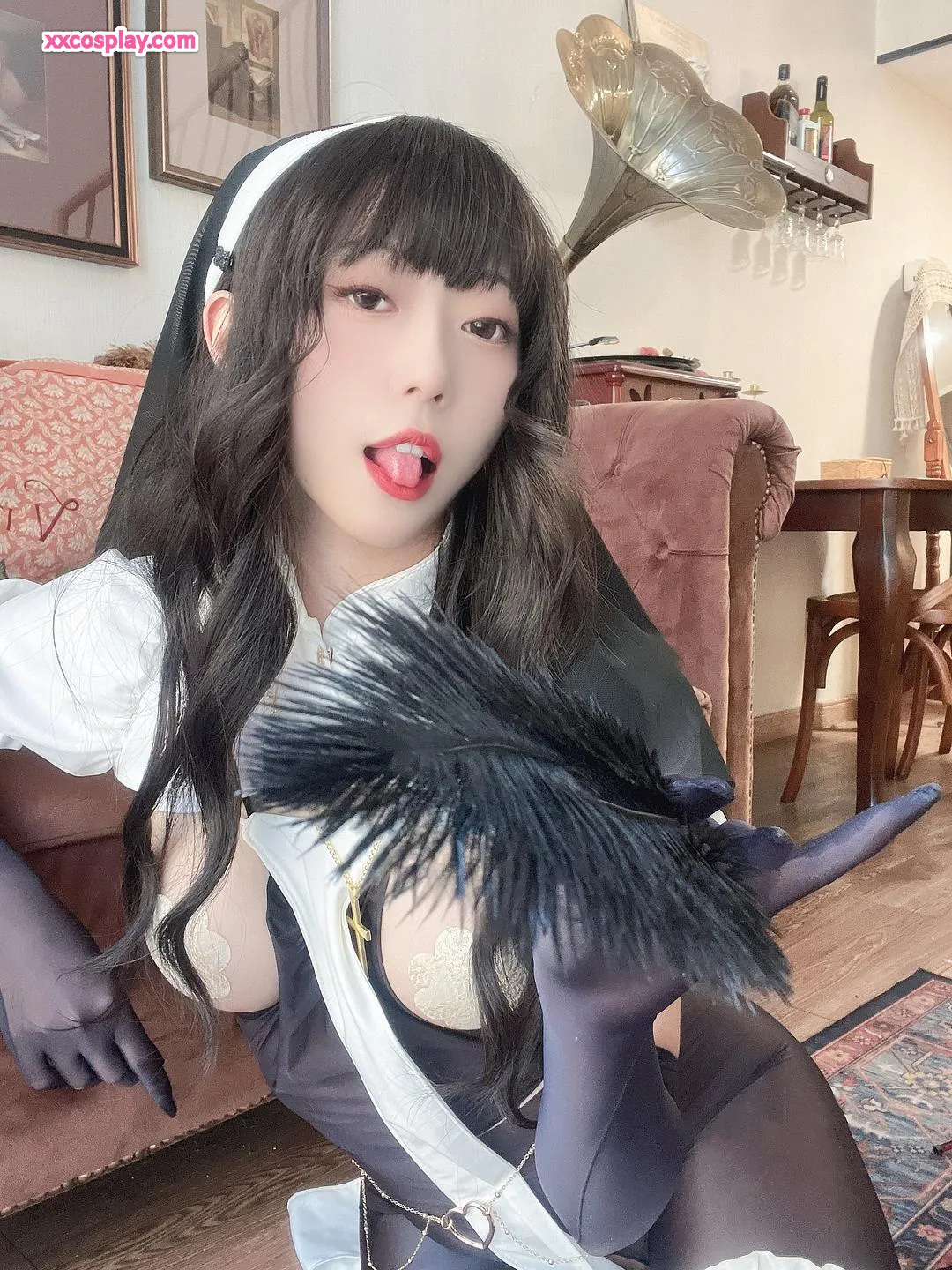 Money冷冷: Transparent Nun